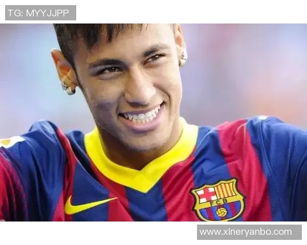 易烊千玺转型足球球星披上33号战袍展现全新风采 易烊千玺转型足球球星披上33号战袍展现全新风采